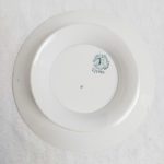 vue du dessous du compotier en faience