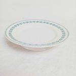 Compotier sur nappe blanche vue du dessus