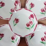 Cinq assiettes creuses anciennes Badonviller Tulipes